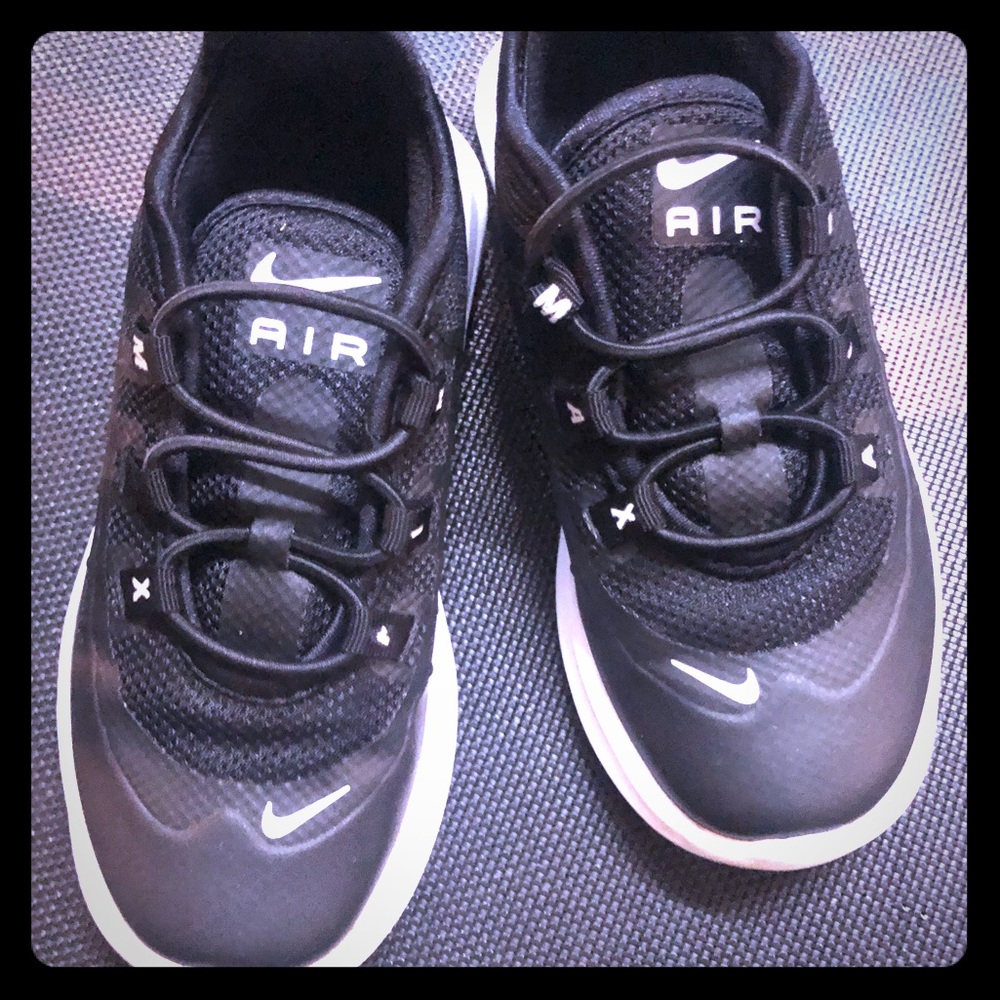 Nike Airmax Axis Sneaker BlackToddler Size 10C